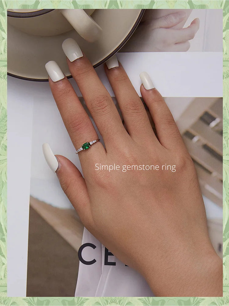 Anillo con piedra verde