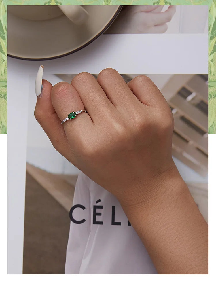 Anillo con piedra verde